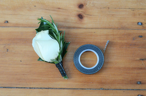 DIY-boutonniere-flowers-wrapped